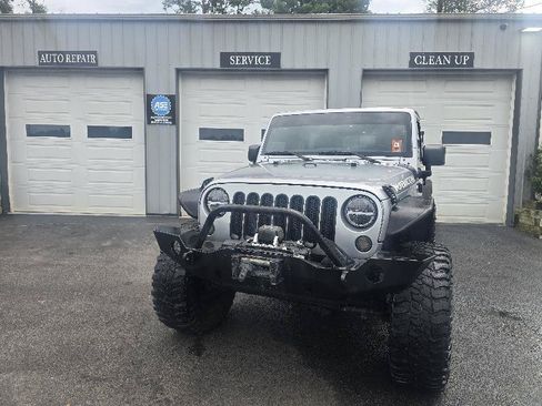 Used 2013 Jeep Wrangler Unlimited Rubicon AWD/4WD image 9