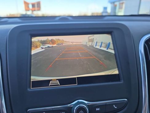 Used 2024 Chevrolet Equinox LT image 19