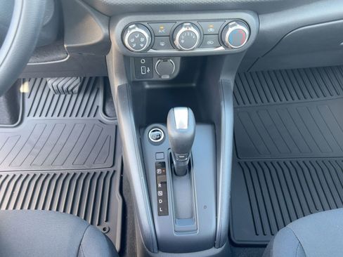 New 2025 Nissan Kicks Play S image 17