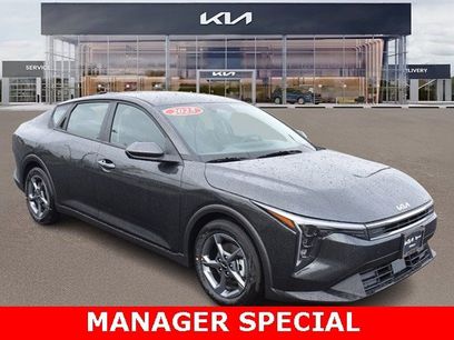 New 2025 Kia K4 LXS