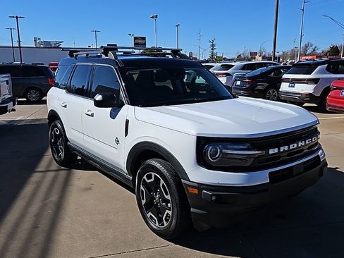Used 2022 Ford Bronco Sport Outer Banks w/ Tech Package image 3