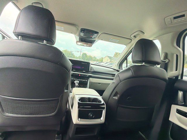 Used 2024 Kia Carnival EX FWD image 16