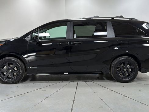 New 2026 Toyota Sienna XLE Woodland Edition image 8