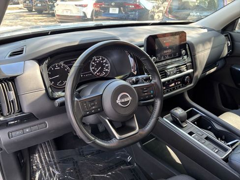 Used 2024 Nissan Pathfinder SV FWD image 36