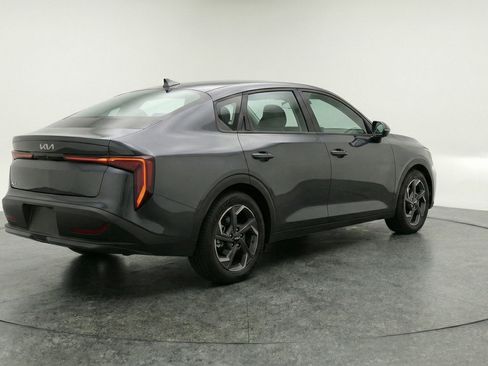 Used 2025 Kia K4 LXS image 9