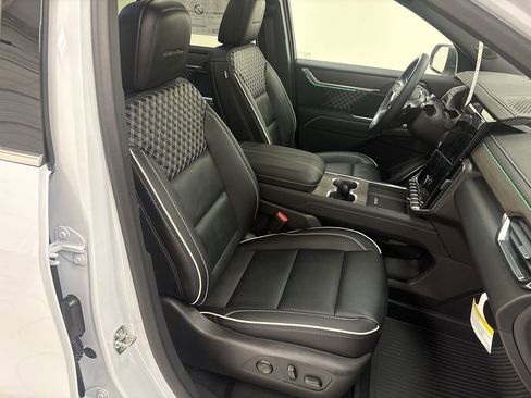 New 2026 GMC Acadia Denali w/ Super Cruise Package FWD image 29