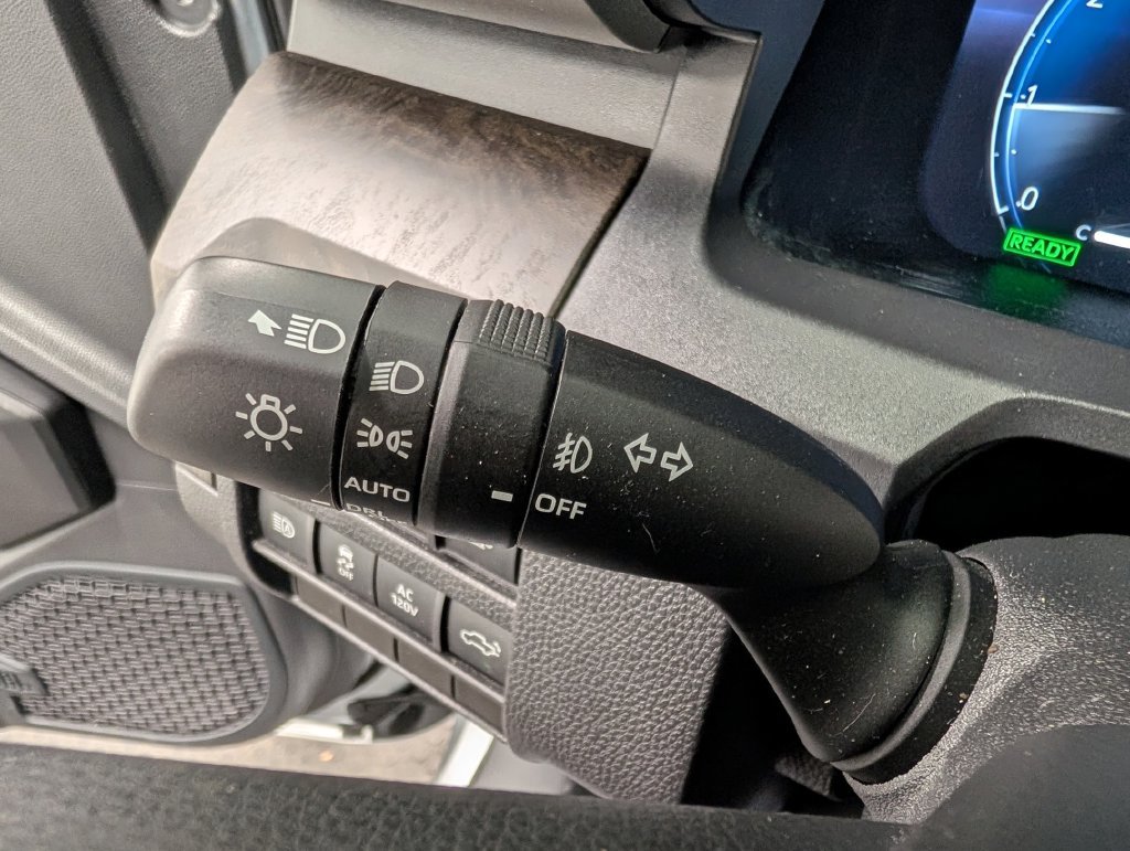 Used 2024 Toyota Tacoma Limited AWD/4WD image 19