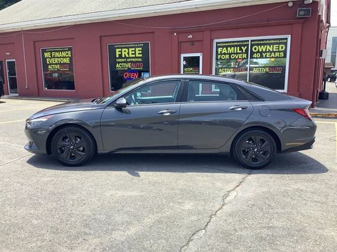 Used 2021 Hyundai Elantra SEL w/ Convenience Package FWD image 4