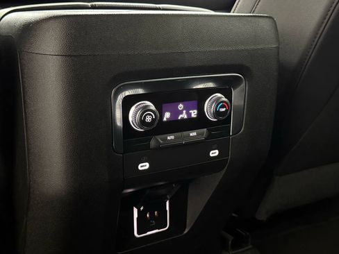 Used 2024 GMC Yukon SLT image 58