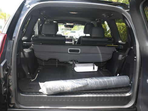 Used 2020 Lexus GX 460 Luxury w/ Luxury Sport Package AWD/4WD image 24