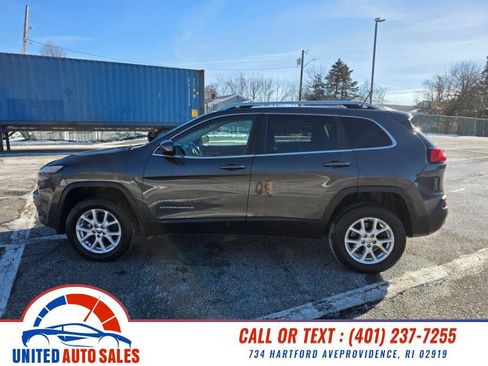 Used 2014 Jeep Cherokee Latitude w/ Cold Weather Group AWD/4WD image 2