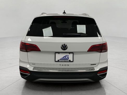 Used 2023 Volkswagen Taos SE w/ Panoramic Sunroof Package AWD/4WD image 5