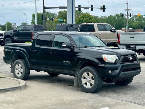 Used 2014 Toyota Tacoma 4x4 Double Cab w/ TRD Sport Package image 7