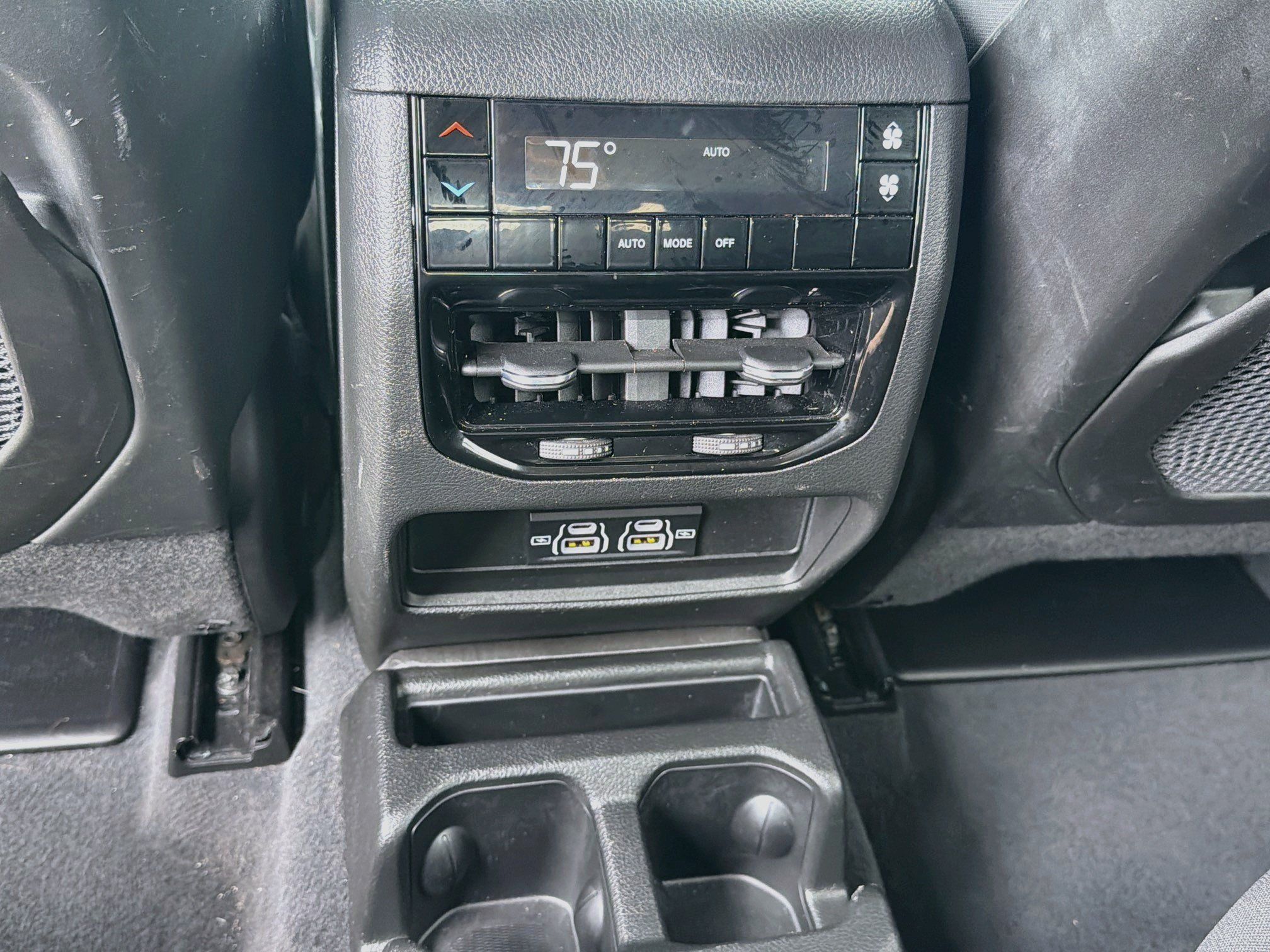 Used 2023 Jeep Grand Cherokee L Laredo AWD/4WD image 19
