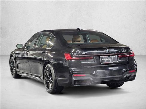 Used 2022 BMW 740i w/ M Sport Package image 7