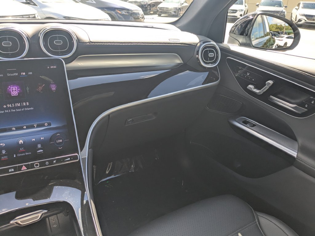 Used 2023 Mercedes-Benz GLC 300 4MATIC image 4