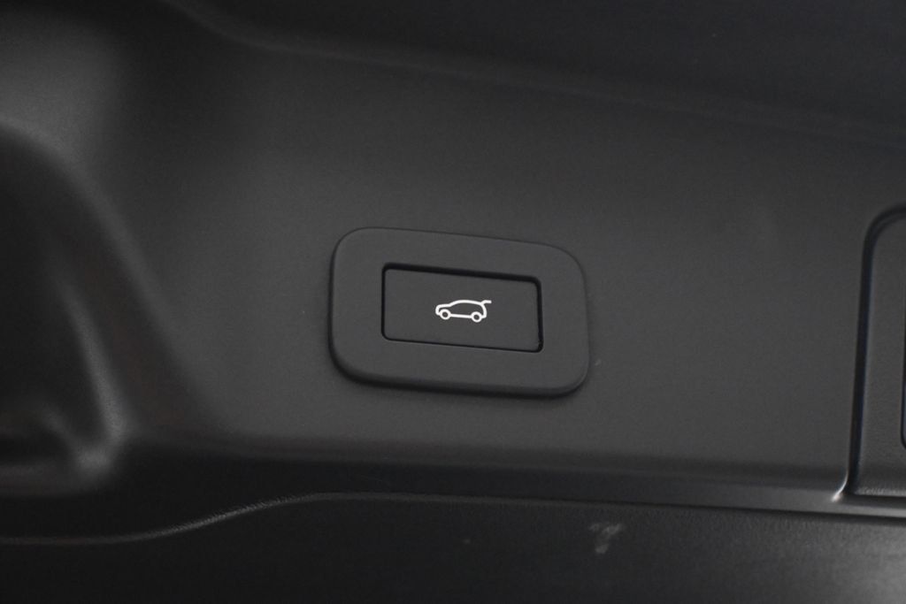 Used 2023 Land Rover Range Rover Evoque R-Dynamic SE AWD/4WD image 32