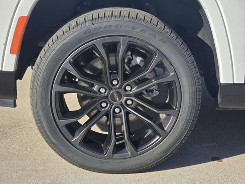 Used 2024 Jeep Grand Wagoneer Series II w/ Quick Order Packagew 28T image 12