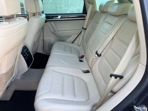 Used 2014 Volkswagen Touareg TDI image 20