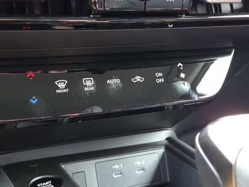 New 2026 Nissan Kicks SR FWD image 19