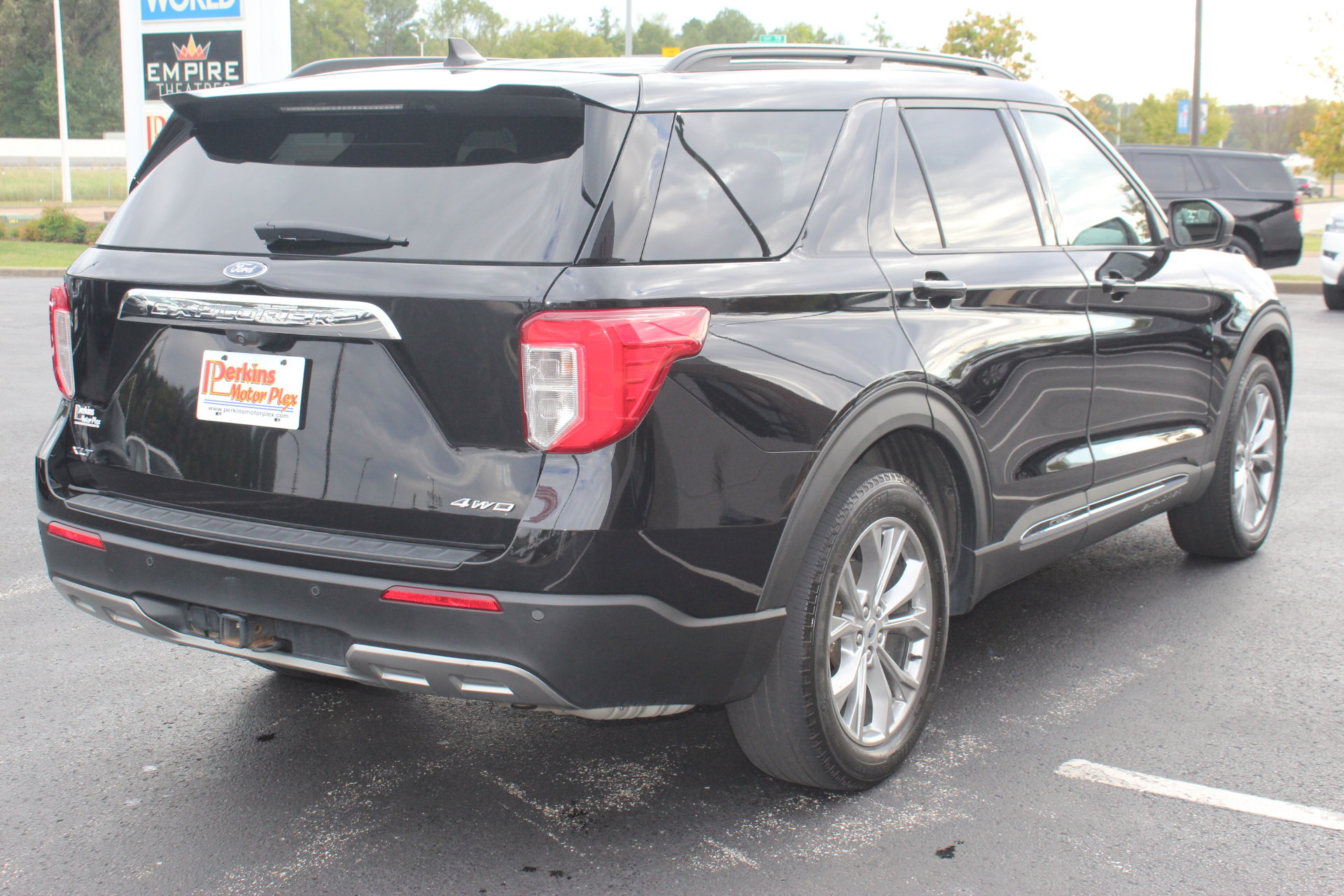 Used 2021 Ford Explorer XLT w/ Equipment Group 202A AWD/4WD image 6
