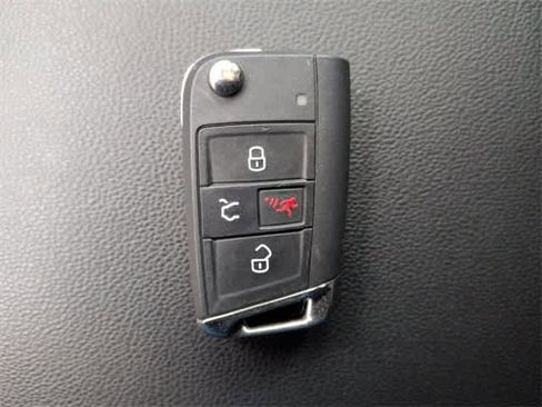 Used 2021 Volkswagen Golf 4-Door image 37