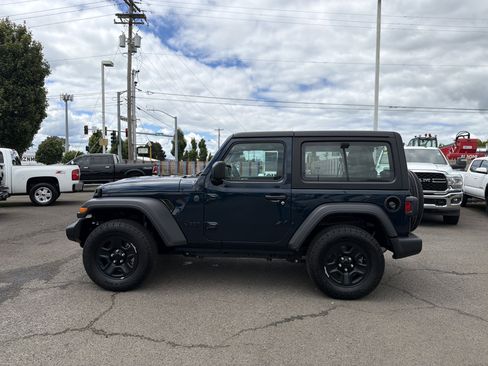Used 2025 Jeep Wrangler Sport AWD/4WD image 2