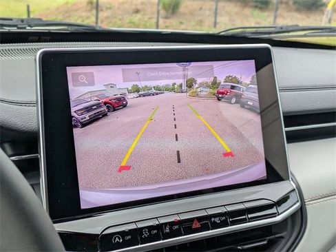 Used 2024 Jeep Compass Limited image 21