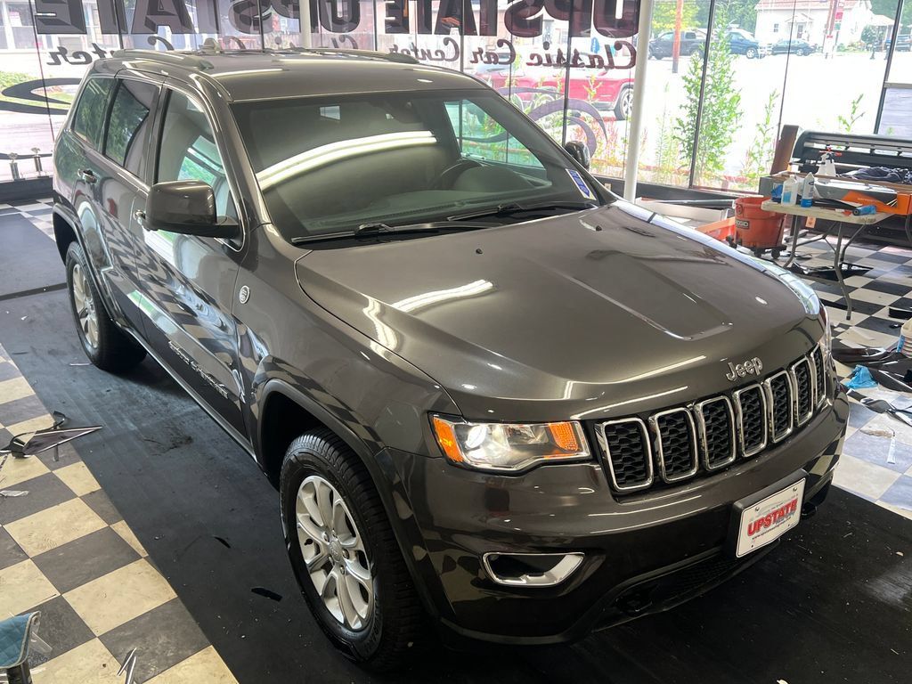 Used 2021 Jeep Grand Cherokee Laredo AWD/4WD image 17