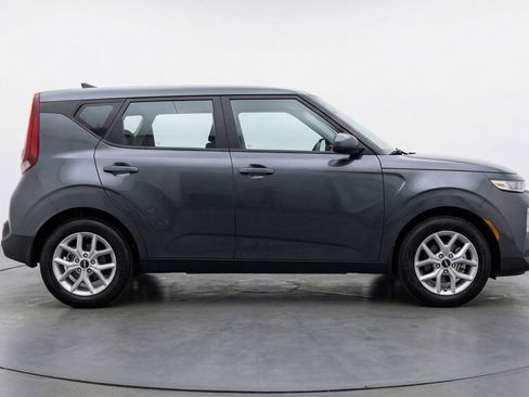 Used 2025 Kia Soul LX w/ LX Technology Package image 11