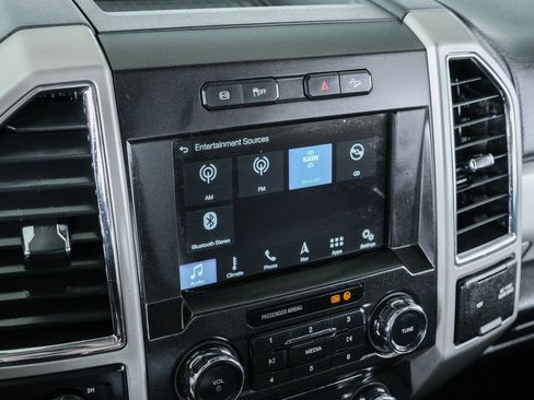 Used 2018 Ford F250 Lariat w/ Chrome Package image 53