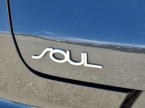 Used 2022 Kia Soul Turbo FWD image 24