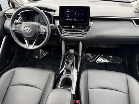 Used 2024 Toyota Corolla Cross XLE image 15