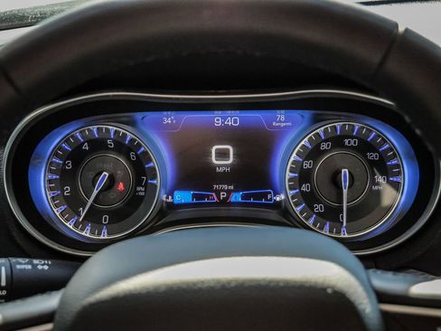 Used 2022 Chrysler 300 Touring L image 33