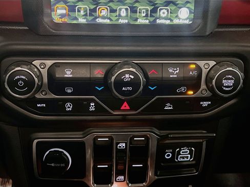 Used 2023 Jeep Gladiator Rubicon w/ LED Lighting Group AWD/4WD image 12