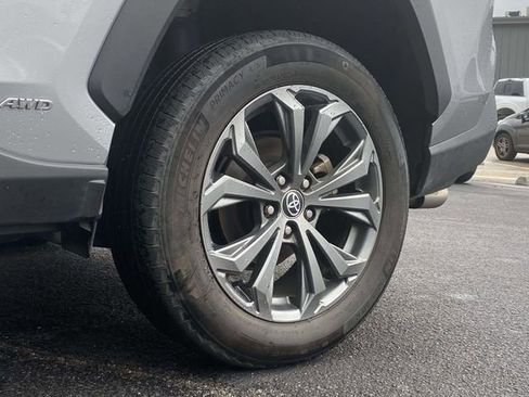 Used 2022 Toyota RAV4 XLE Premium image 11