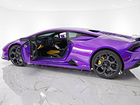 Used 2024 Lamborghini Huracan Tecnica RWD image 5
