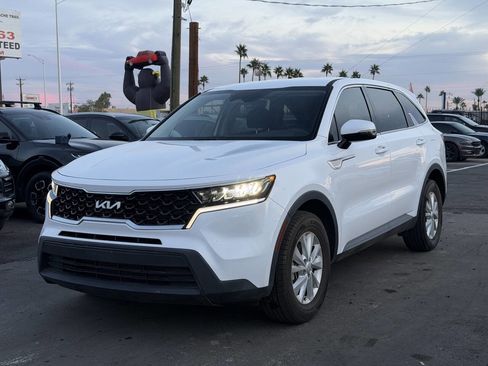 Used 2023 Kia Sorento LX image 1