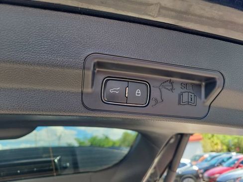Used 2022 Ford Explorer XLT w/ Equipment Group 202A AWD/4WD image 12