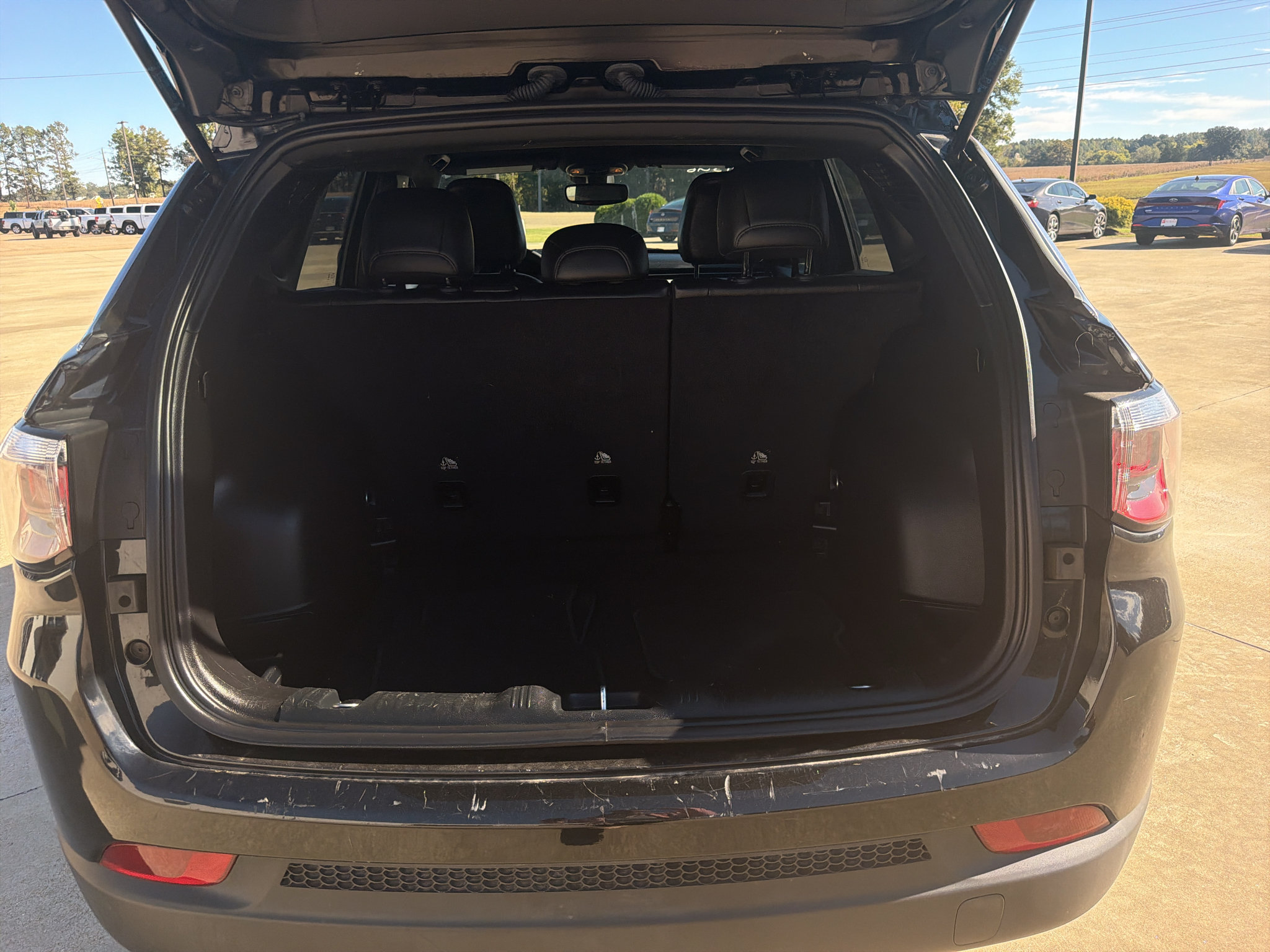 Used 2025 Jeep Compass Latitude AWD/4WD image 6