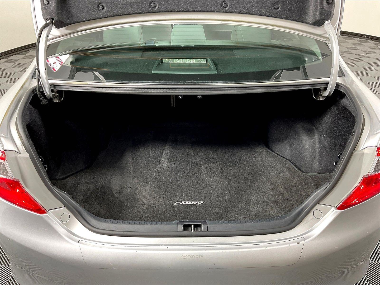 Used 2014 Toyota Camry XLE FWD image 39