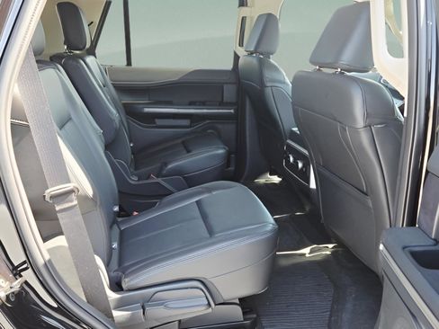 Used 2024 Ford Expedition XLT RWD image 14