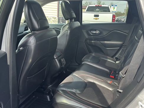 Used 2017 Jeep Cherokee Trailhawk w/ Comfort/Convenience Group AWD/4WD image 5