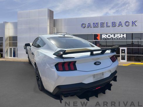 Used 2024 Ford Mustang Coupe RWD image 5
