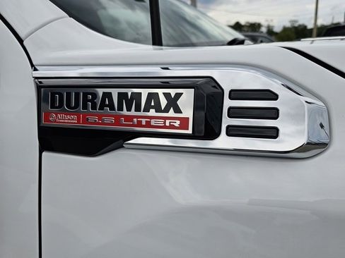 Used 2024 GMC Sierra 2500 SLT w/ SLT Premium Package image 19