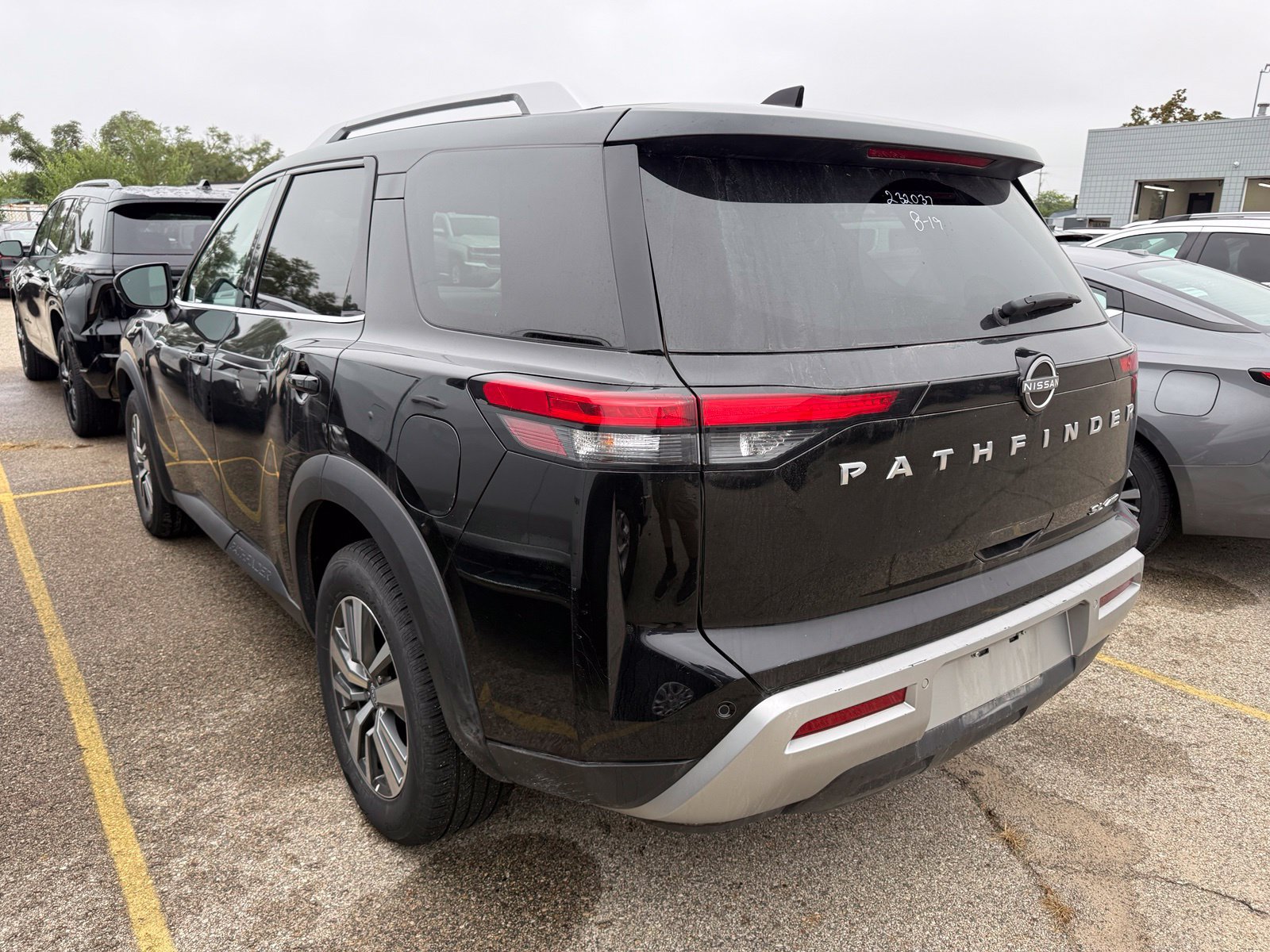 Used 2025 Nissan Pathfinder SL AWD/4WD image 4