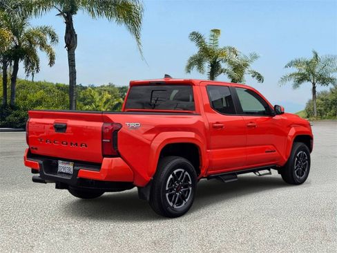 Used 2024 Toyota Tacoma TRD Sport w/ TRD Sport Upgrade Package AWD/4WD image 4