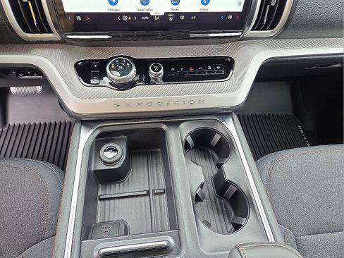 New 2025 Ford Expedition Active image 25