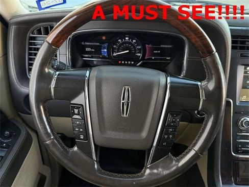 Used 2017 Lincoln Navigator Reserve image 13