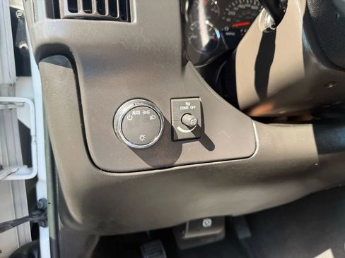 Used 2016 Chevrolet Express 2500 image 39